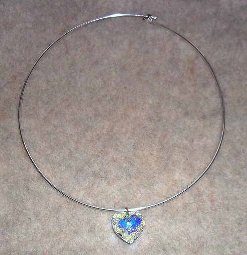 Halsband med hjrtkristall
