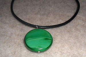 Halsband grön sten