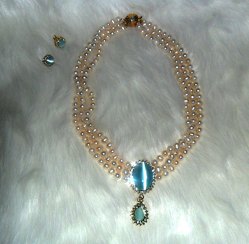 Prlhalsband med opal + rhngen